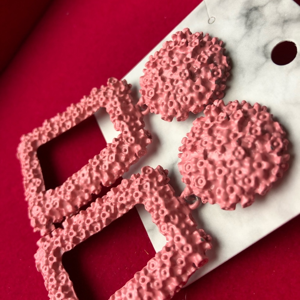 Pink Floral Retro Dangle Earrings - Picture 2 of 3